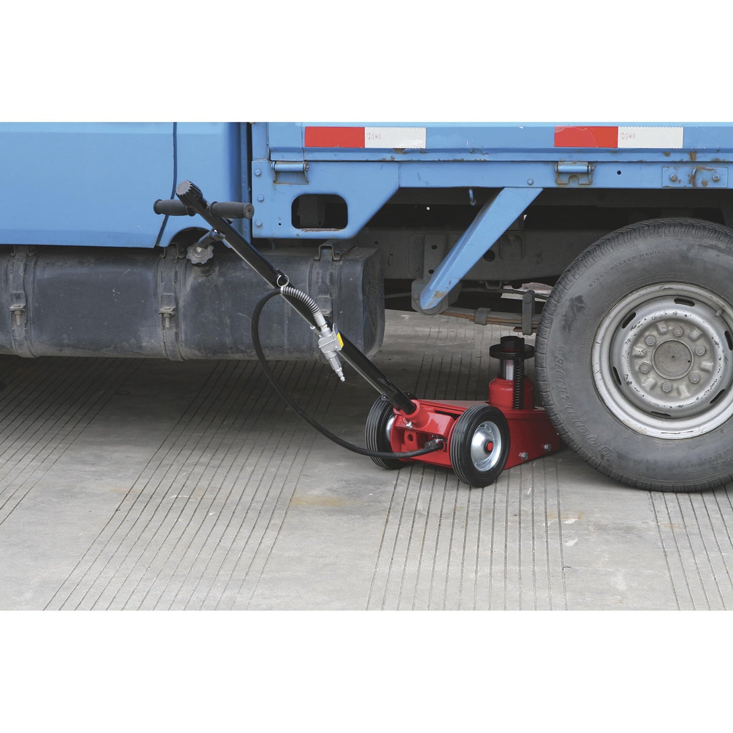 Strongway 35-Ton Quick Lift Air/Hydraulic Service Floor Jack