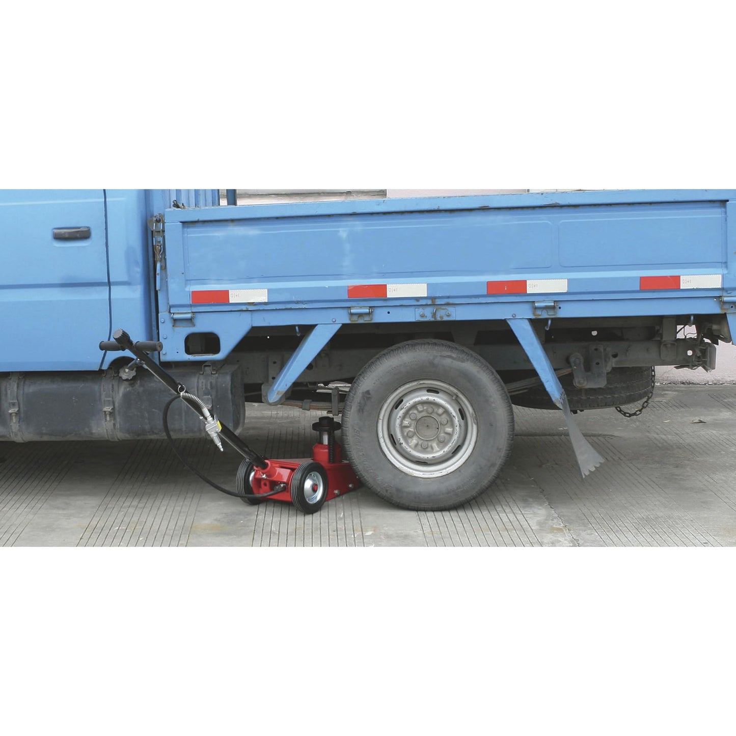 Strongway 35-Ton Quick Lift Air/Hydraulic Service Floor Jack