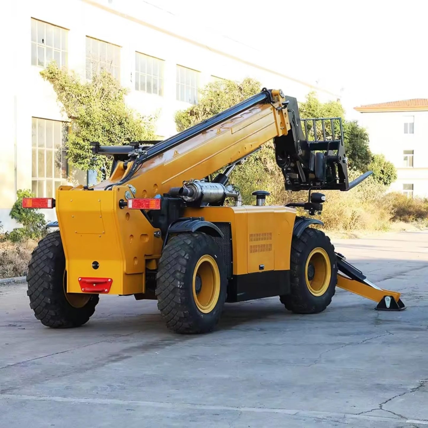 Robust Telescopic Boom Handler for Heavy Lifting, Jobsite Material Distribution, and Elevated Structure Work