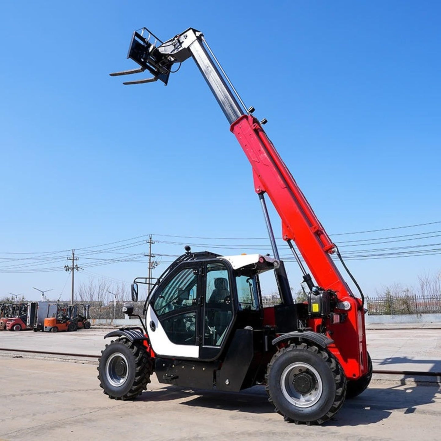 Compact Telehandler Reach Forklift for Warehouse and Agricultural Material Handling, Rough Terrain Telescopic Lifting Equipment for Outdoor Construction Work