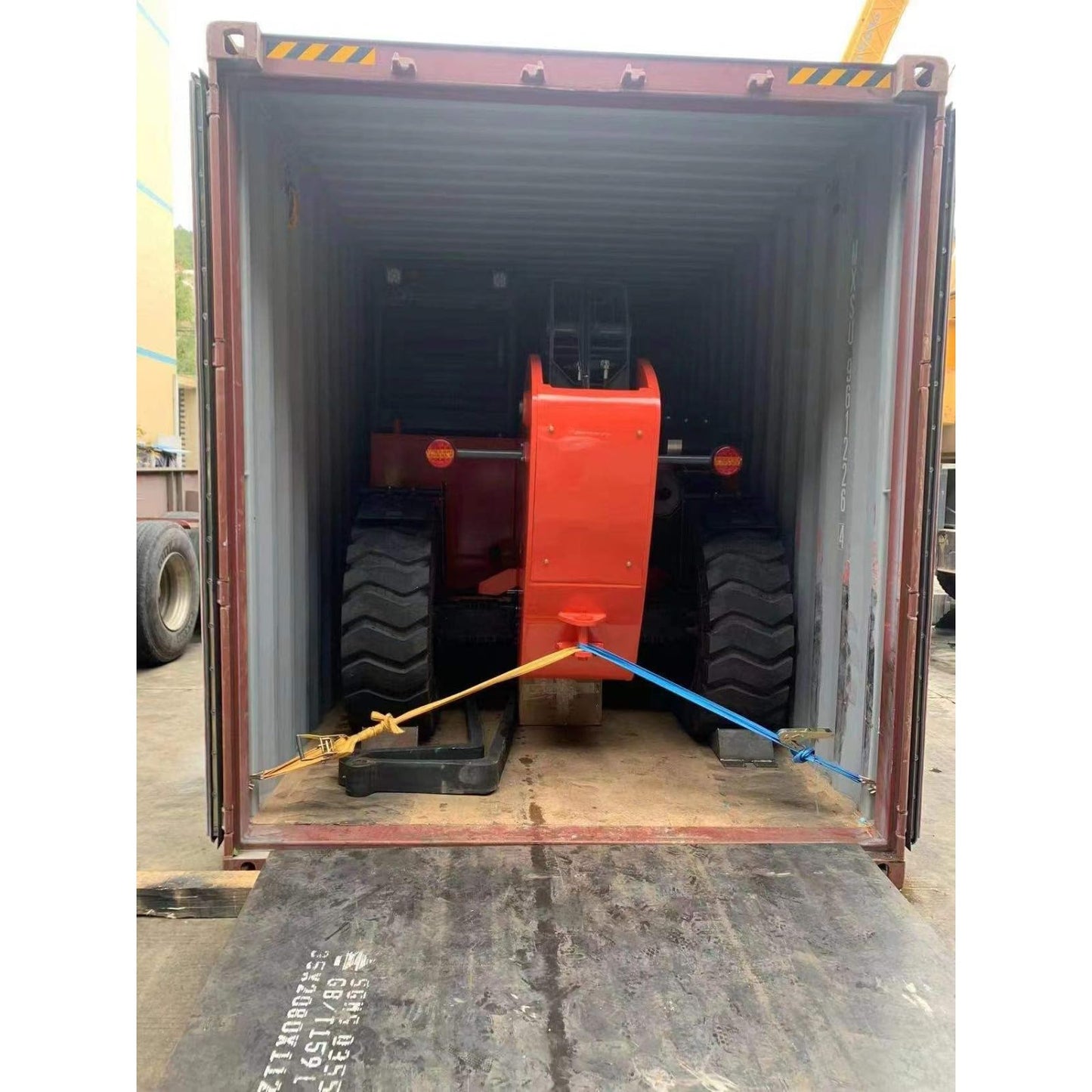 Telescopic Handler Forklift All Terrain for Construction and Farm Material Handling, Rough Terrain Telehandler with Enclosed Cab, Heavy Duty Reach Lifting Equipment for Yard Warehouse Operations
