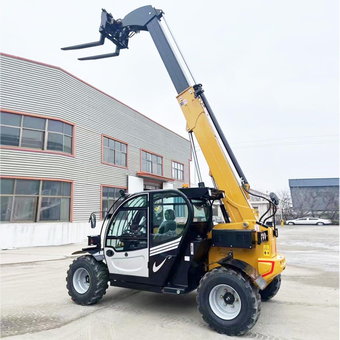 4x4 Rough Terrain Telescopic Forklift – Heavy-Duty 4–10m Reach Telehandler for Outdoor Construction & Material Handling