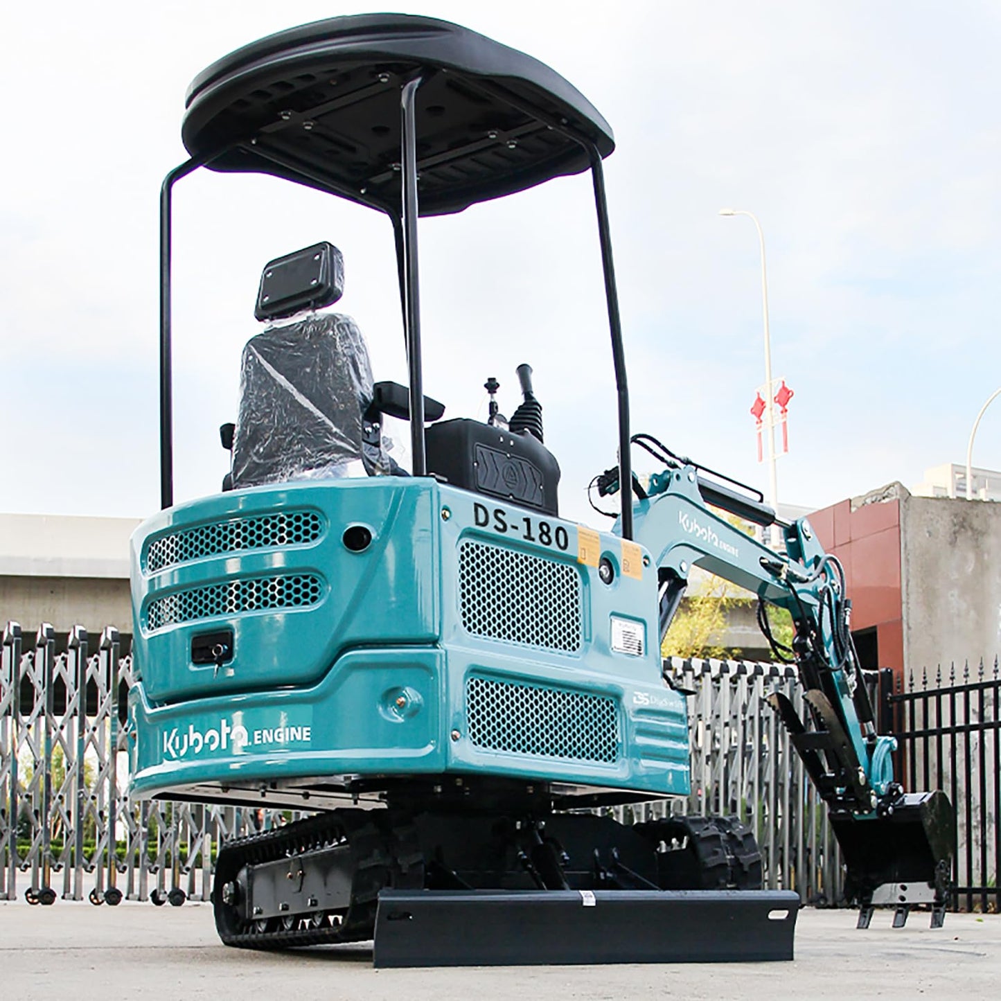 DigSwift DS-180, 1.8 Ton Diesel Mini Excavator with EPA Certified KubotaEngine, Pilot Control System, Hydraulic Thumb clamp，Bucket, US in Stock, Include 12 Months Parts Replacement Service