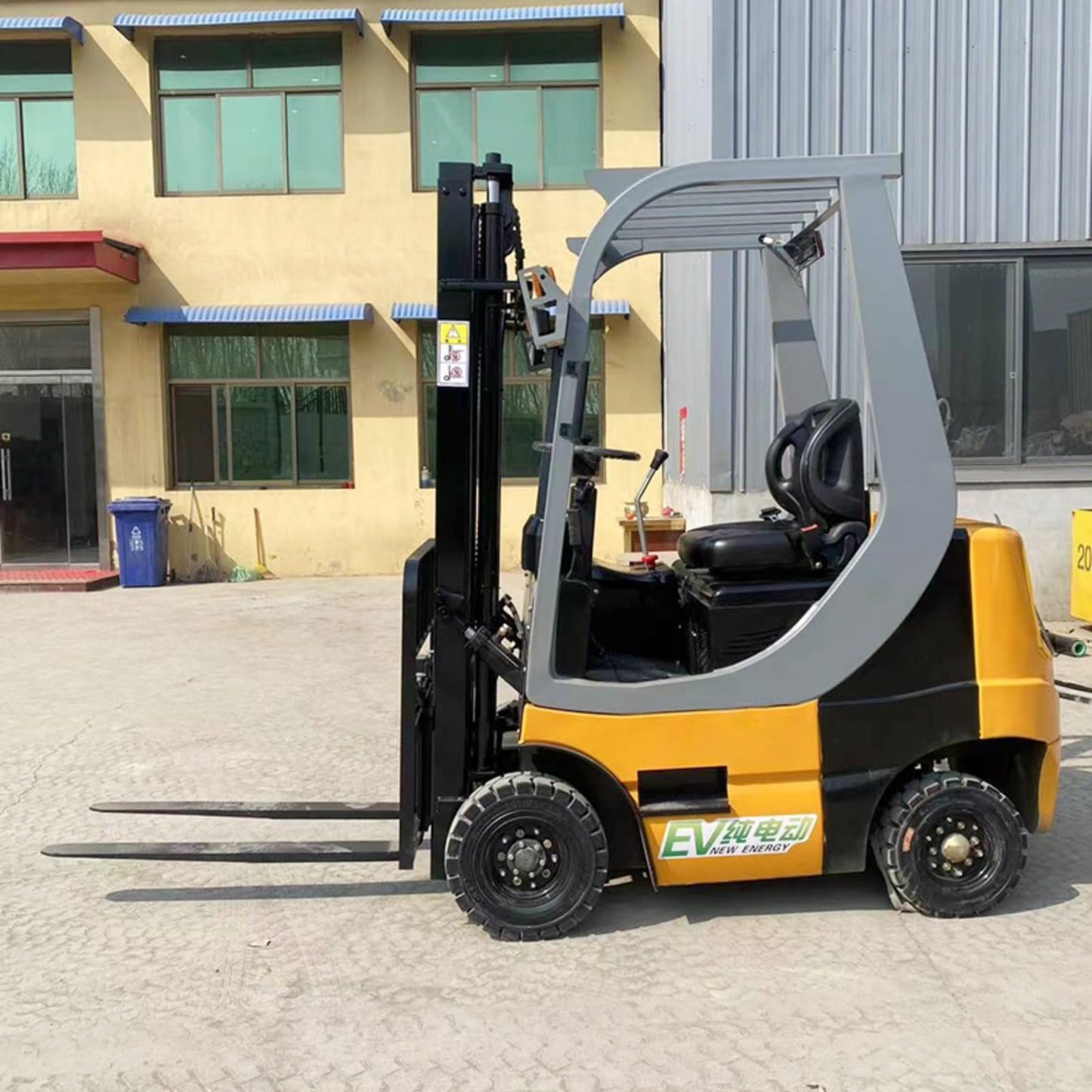 Compact Electric Forklift 1T/1.5T/2T – Efficient Indoor Warehouse Counterbalance Forklift for Pallets, Racks & Distribution Centers