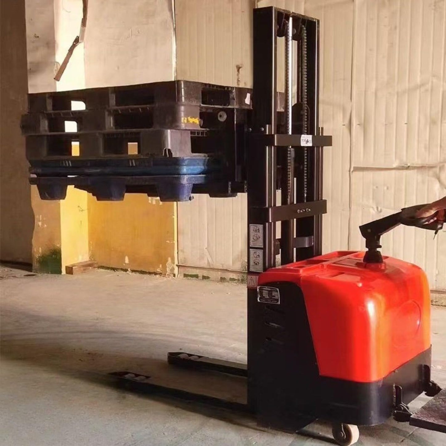 Electric Pallet Lift Transport System, Battery Powered Forklift Stacker Machine, Walk Behind Hydraulic Stacking Equipment, Warehouse Material Handling Machine, Pallet Lifting Equipment