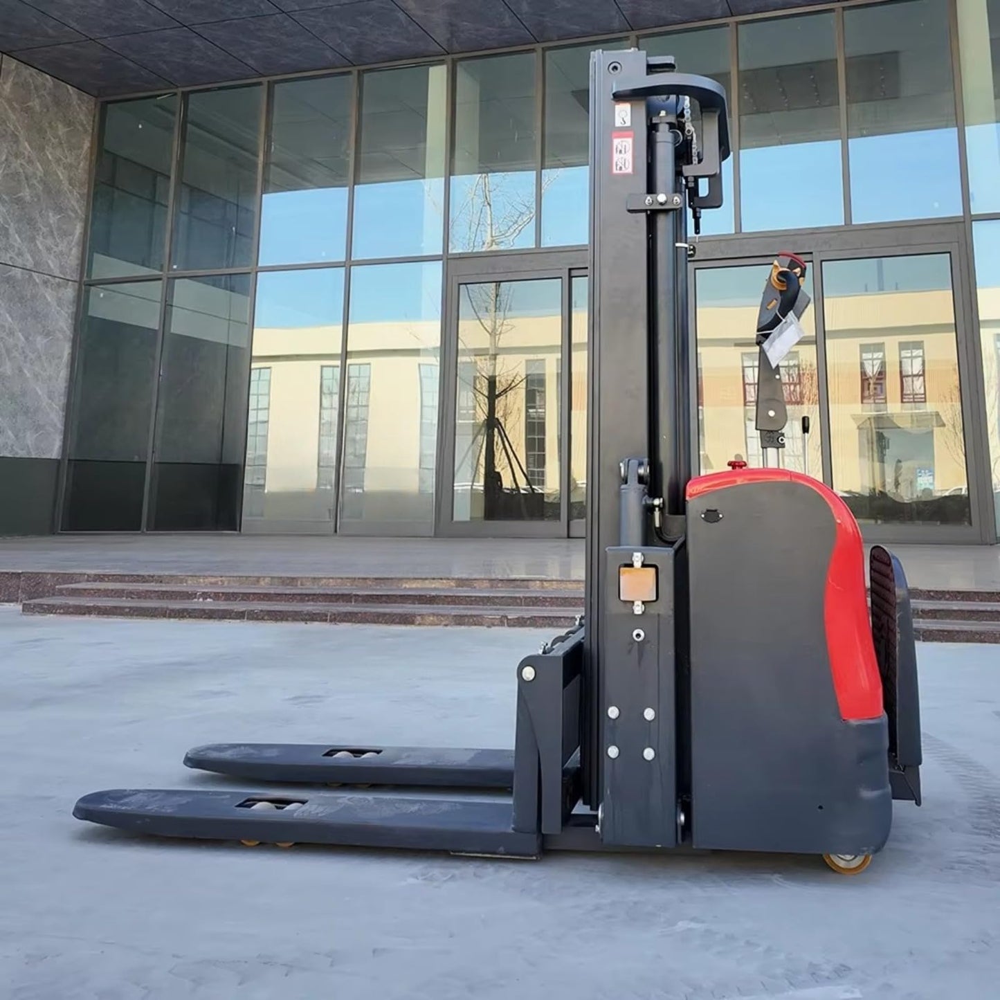 Heavy Duty Electric Pallet Stacker Forklift – Powered Warehouse Lift Truck – Compact Electric Stacker for Material Handling – Ideal for Industrial & Warehouse Use, 1.5 Ton Capacity