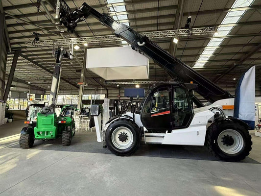 Telescopic Forklift Telehandler Rough Terrain Fork Lift Truck All Terrain Construction Material Handling Boom Lift Machine Industrial Warehouse Yard Loading Lifting Equipment Outdoor Use