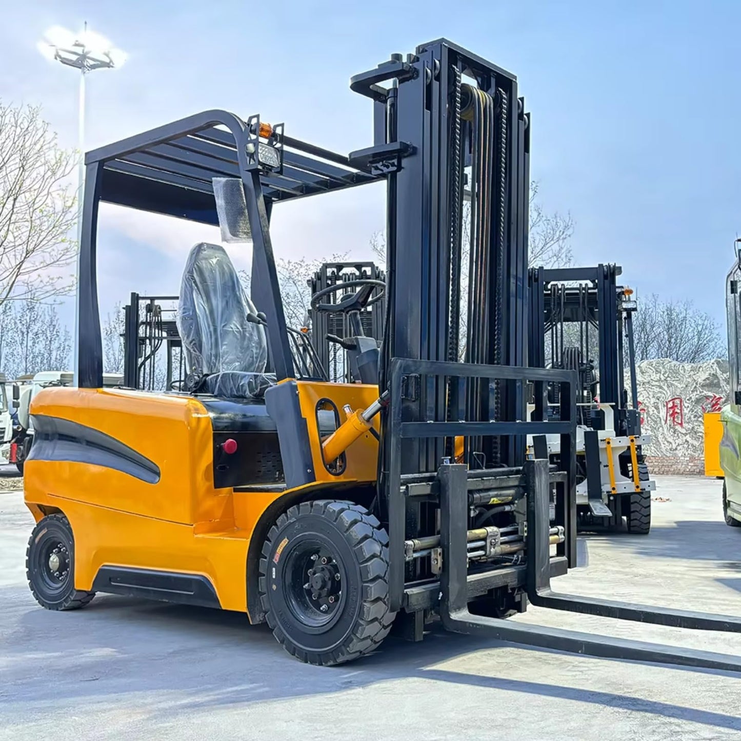 Electric Forklift Stacker – Industrial Electric Forklift for Material Handling – 1 to 3 Ton Capacity, Compact Design for Courier and Logistics Uses